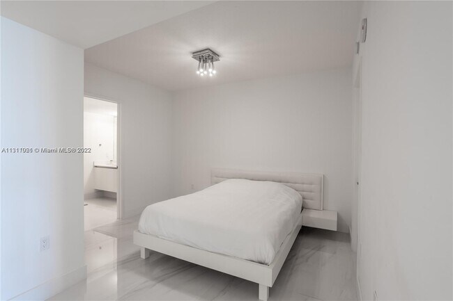 Building Photo - 330 Sunny Isles Blvd