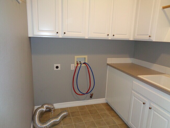 Building Photo - 17083 SW Arbutus Dr