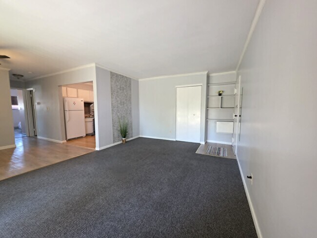 Building Photo - 1010 Adams Ave