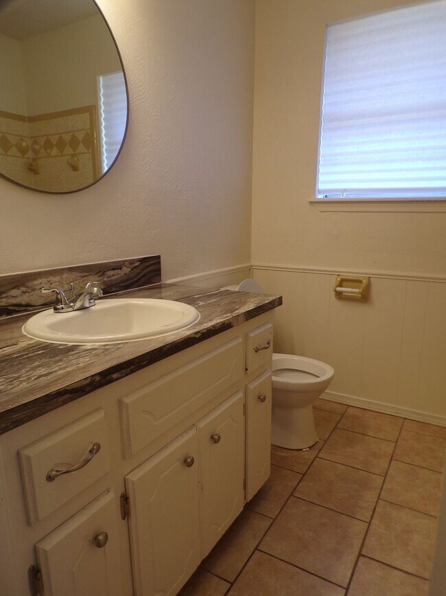 Building Photo - Great home located in Parklane