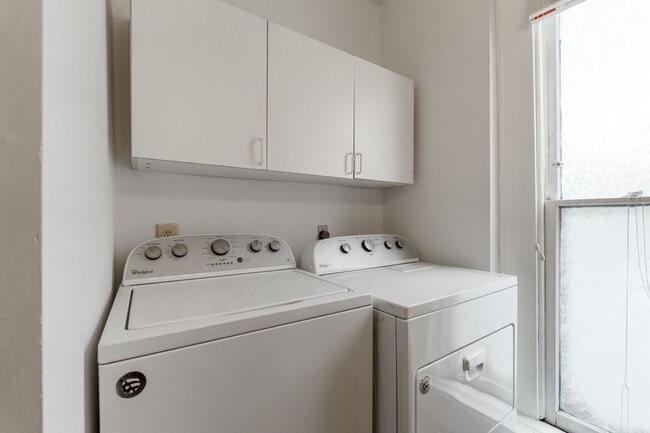 Building Photo - Huge Brick House in Victorian Village/Short North, Beautiful Woodwork 3 Car Garage and Swimming pool