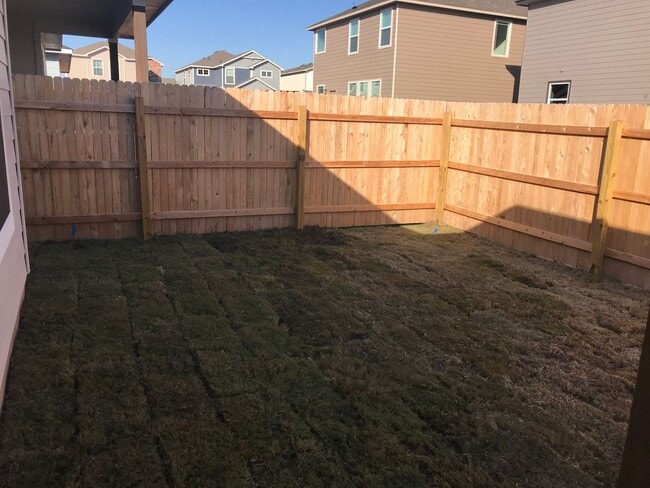 Building Photo - 612 LT Rusty Dr