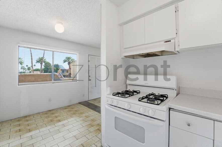 Building Photo - 4950 N Miller Rd