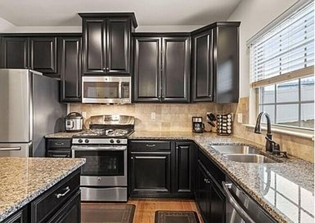 Building Photo - Gorgeous 4BR/2.5BA located in Warrington! Available NOW!