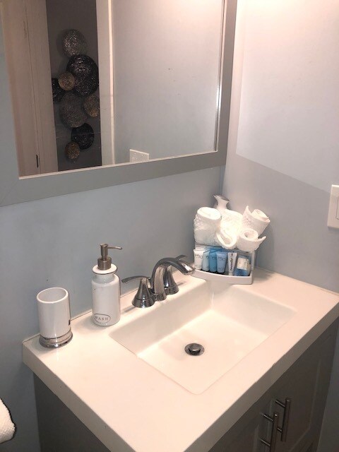 Bathroom - 4322 N Milwaukee Ave