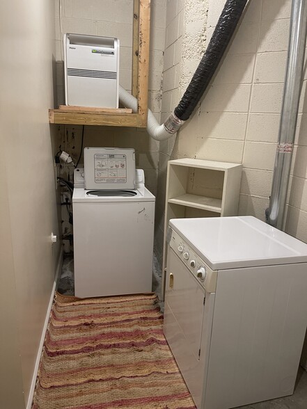 Laundry room directly connected to the walk-in closet - 181 Redwood Ln
