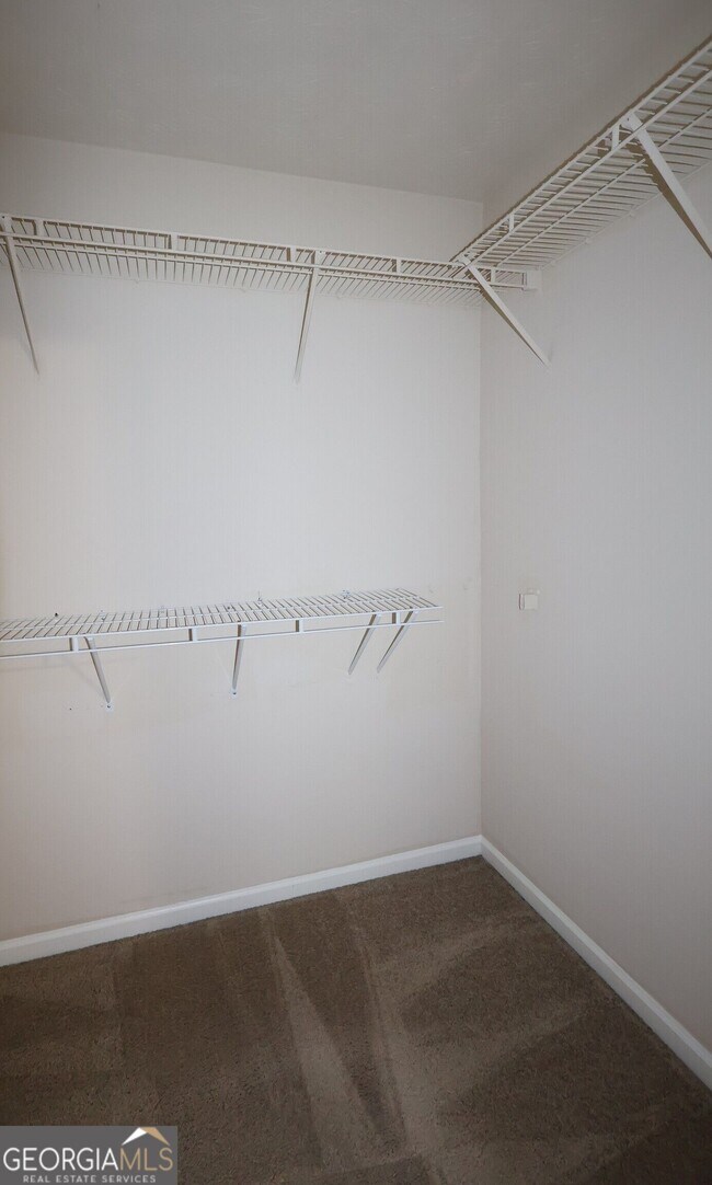 Building Photo - 3044 Lake Park Trail