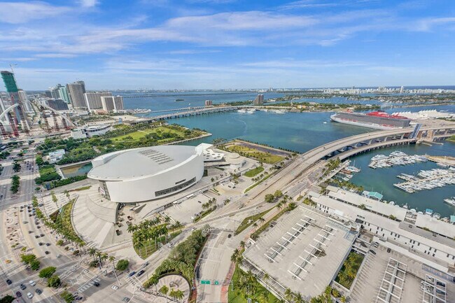 Building Photo - 398 NE 5th St