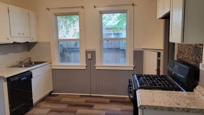 Building Photo - Ranch Style Home in Downtown! - MileStone RES