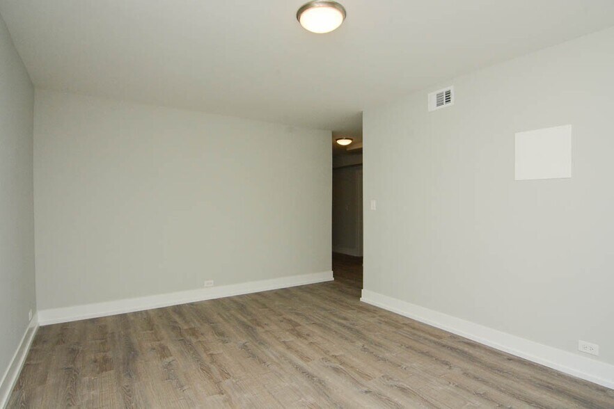 Building Photo - 1131 Maple Ave