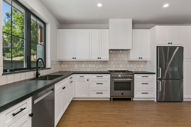 Building Photo - 28832 Shady Pl
