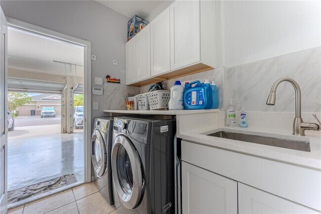 Building Photo - 3052 Youngford St