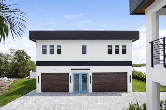 Building Photo - 711 Tropical Dr