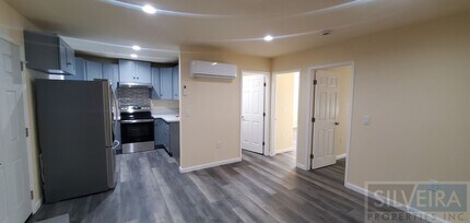 Building Photo - Private 2 Bedroom Unit