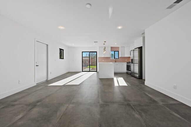 Building Photo - 2600 N Chuperosa Rd