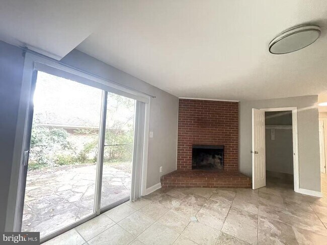 Building Photo - 7325 Radcliffe Dr