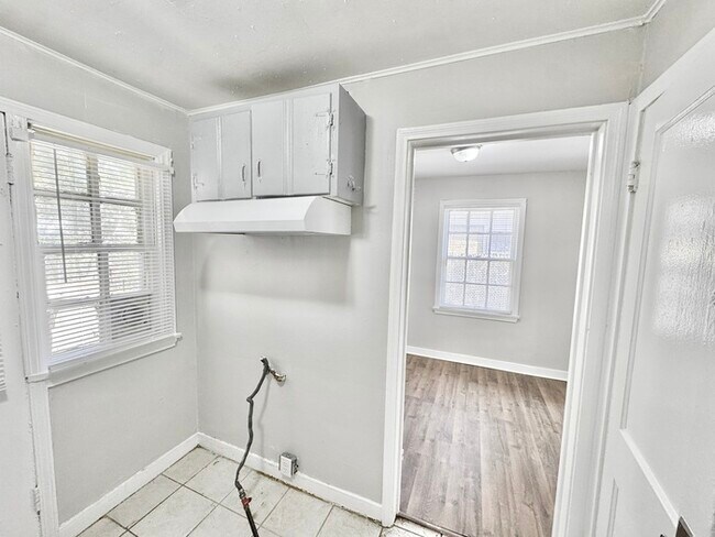 Building Photo - 2736 Dunn Ave