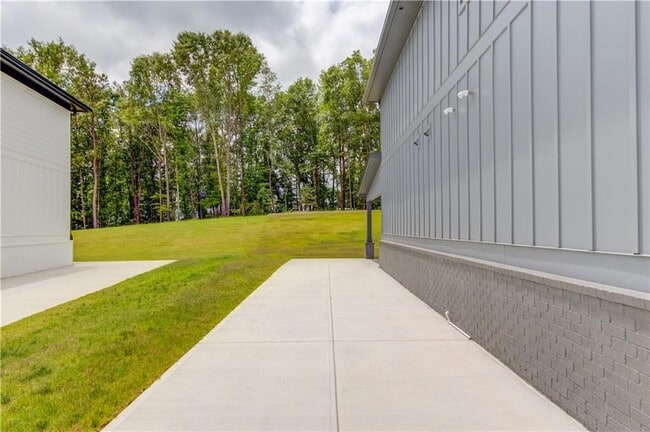 Building Photo - 37 Deer Cyn Dr