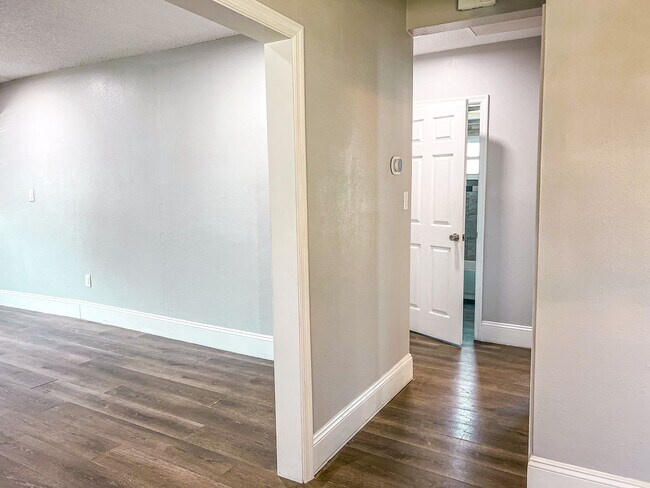 Building Photo - Charming Home in the Heart of Downtown Kis...