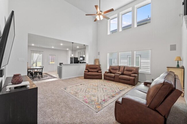 Building Photo - 5872 Strawflower Ln