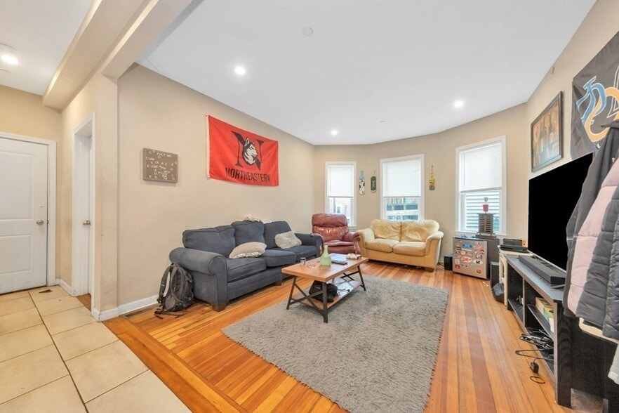 Building Photo - 228 Calumet St