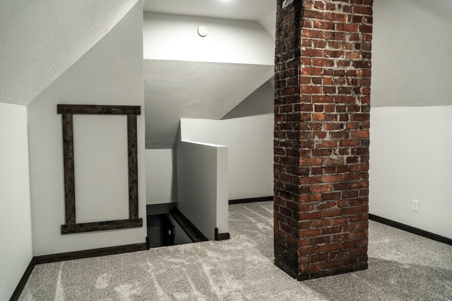 Building Photo - 401 S Washington St
