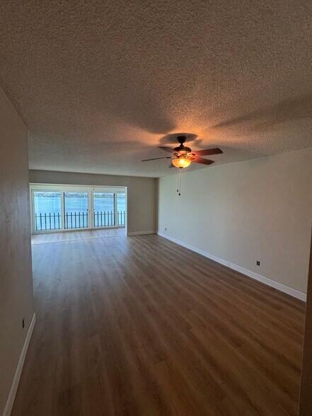 Living Room / Dining Room - 868 Bayway Blvd