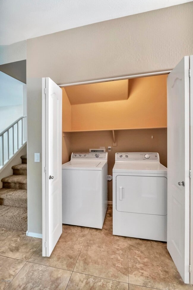 Building Photo - 4058 E Carla Vista Dr