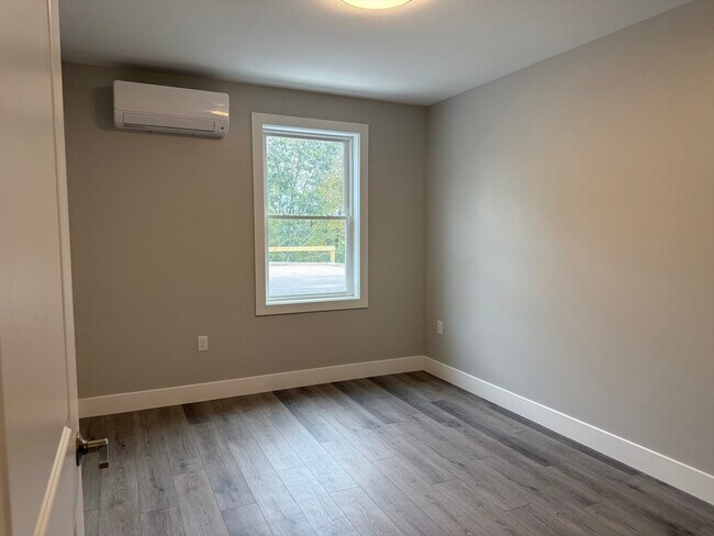 Building Photo - 251 Sladen St