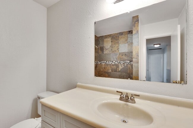 Building Photo - Great 3 bedroom home in South Austin!