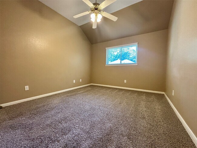 Building Photo - 3815 Maple Dr