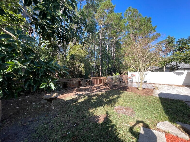 Building Photo - 1902 Ashmore Green Dr