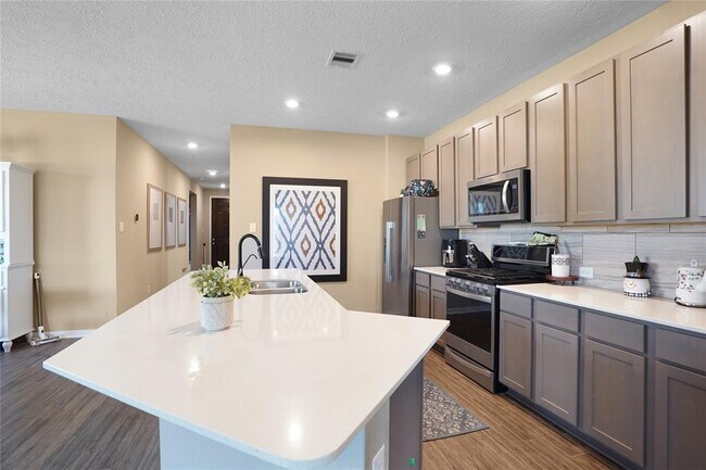 Building Photo - 2210 Thunderbolt Peak Dr