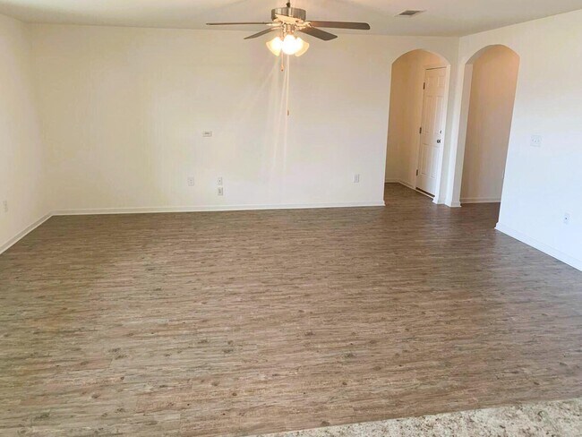 Building Photo - 4924 Kensington Ln