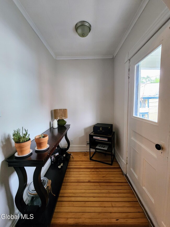 Building Photo - 11 Ingersoll Ave