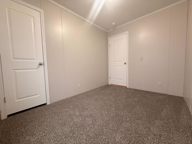 Building Photo - 38039 St Tropez Dr