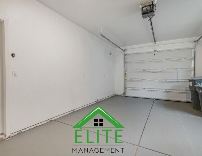 Building Photo - Charming 3-Bedroom, 2-Bath Home in Prime S...