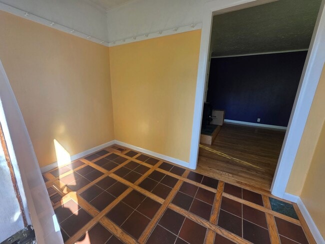 Building Photo - 1551 Sunrise Dr