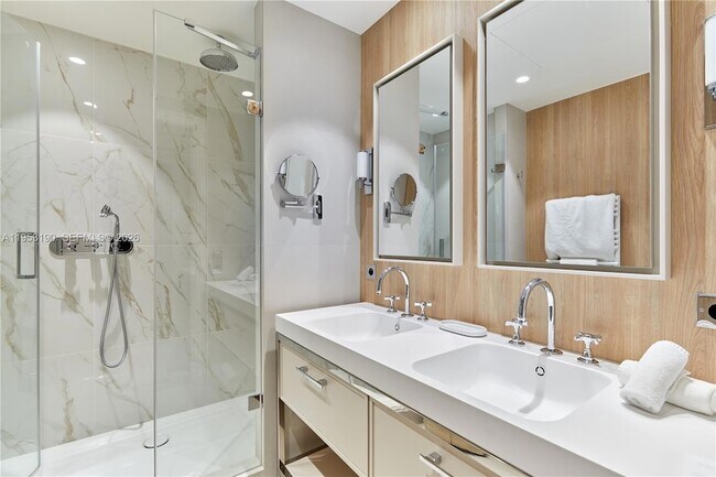 Building Photo - 11 Rue St