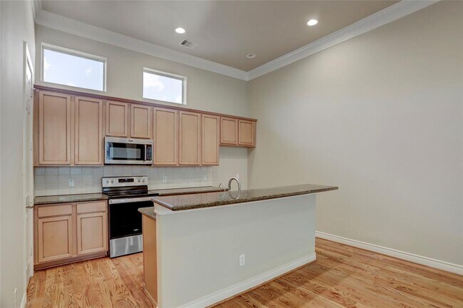 Building Photo - 9133 Creekstone Lake Dr