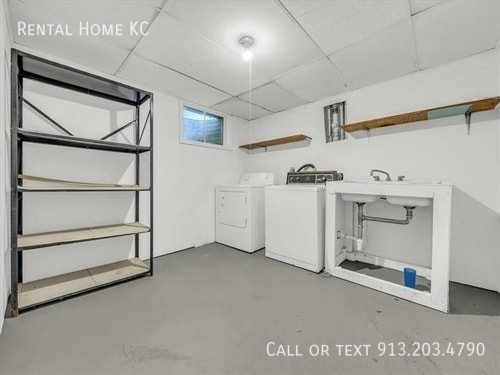 Building Photo - 6001 W 79th St