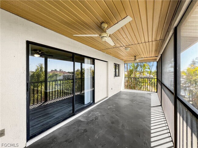 Building Photo - 4530 SW 10th Ave