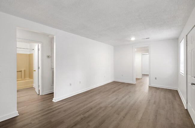 Building Photo - Spacious & Fully Renovated Prime North Charleston Location – Pre-Leasing Now!