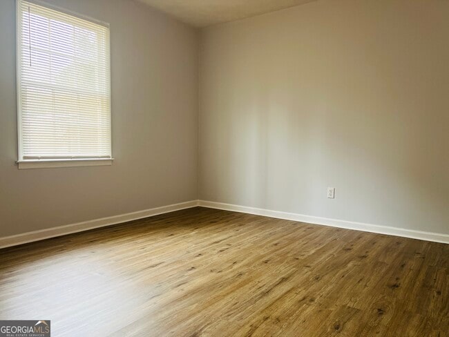 Building Photo - 104 Peachtree Ct