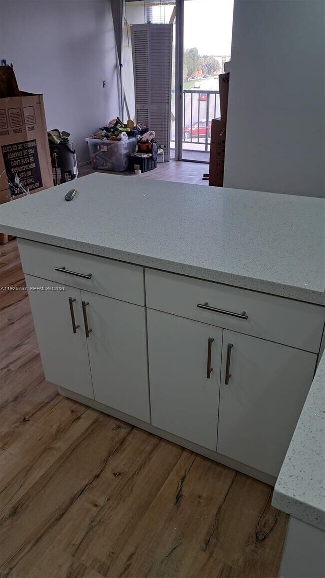 Building Photo - 8820 Fontainebleau Blvd