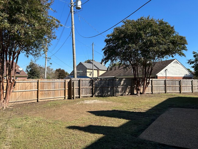 Building Photo - 7610 Bridlewreath Rd.