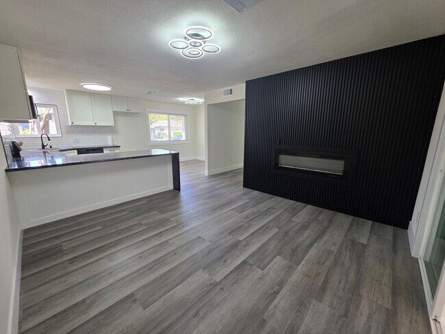 Building Photo - Remodeled Single Story in College neighborhood!