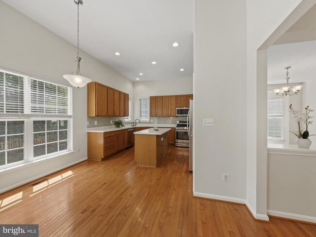 Building Photo - 43103 Lake Ridge Pl