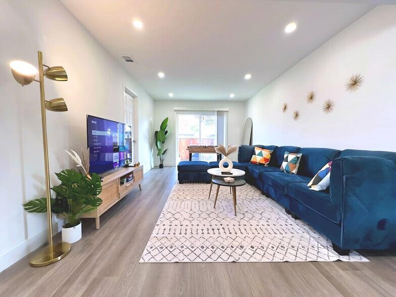 Primary Photo - 4240 Camden Ave