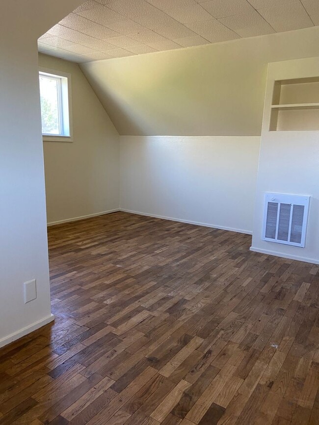 Building Photo - Cozy 3 Bedroom, 1 Bathroom Home with Spacious Back Yard.